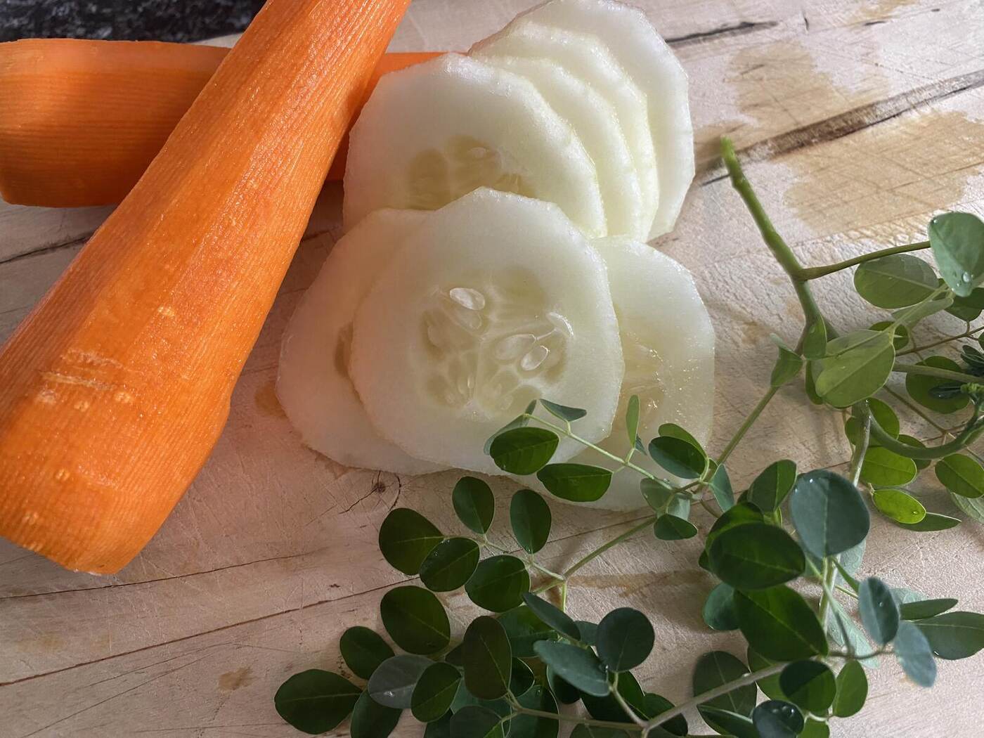 Hojas frescas de moringa